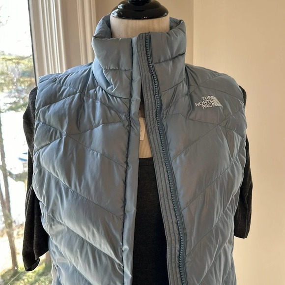 The NorthFace 550 Down Vest, Size Small, EEUC - Picture 3 of 9